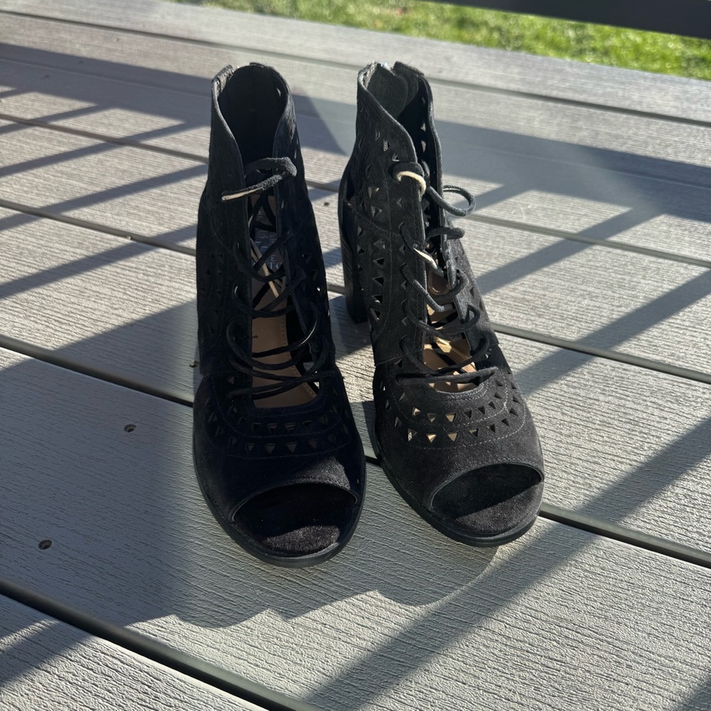 Vince Camuto VP- Lallia NWT